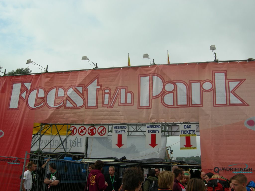 Feest in het Park 2004: feest in de modder!